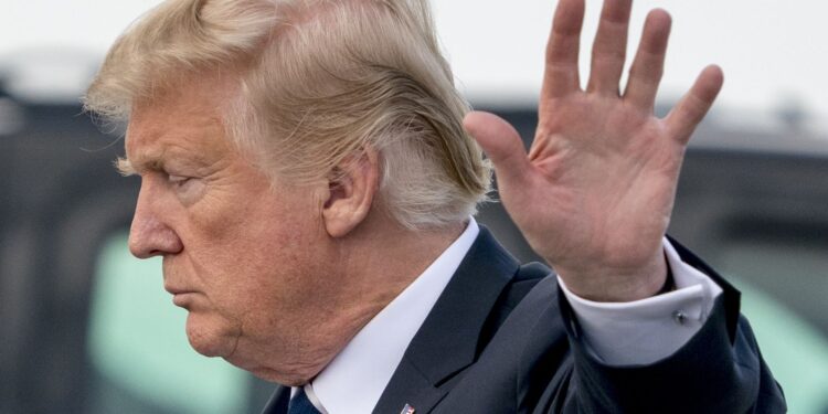 Mandatory Credit: Photo by Andrew Harnik/AP/REX/Shutterstock (9447254j)
President Donald Trump arrives at Palm Beach International Airport in West Palm Beach, Fla
Trump, West Palm Beach, USA - 02 Mar 2018