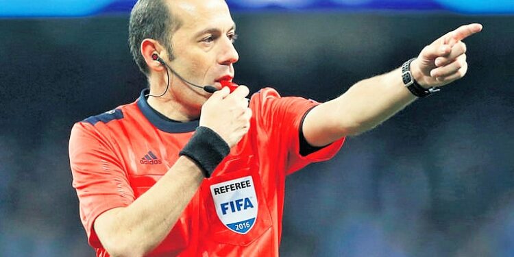 Football Soccer - Manchester City v Real Madrid - UEFA Champions League Semi Final First Leg - Etihad Stadium, Manchester, England - 26/4/16
Referee Cuneyt Cakir
Action Images via Reuters / Carl Recine
Livepic
EDITORIAL USE ONLY.