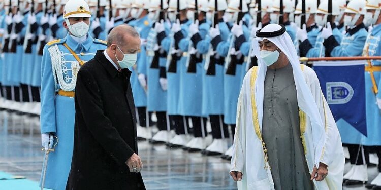 Turkish President Recep Tayyip Erdogan (L) welcomes Abu Dhabi's Crown Prince Sheikh Mohammed bin Zayed Al Nahyan (R) during an official ceremony at the Presidential Complex in Ankara, on November 24, 2021. (Photo by Adem ALTAN / AFP)