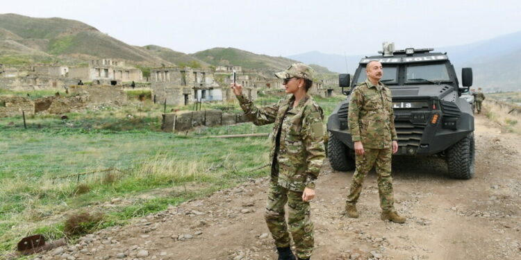 Azerbaycan Cumhurbaşkanı İlham Aliyev, eşi Mehriban Aliyeva ile birlikte işgalden kurtulan Fuzuli ve Cabrayil ilçeleri ile Fuzuli ve Cebrayil şehirlerini ziyaret etti.