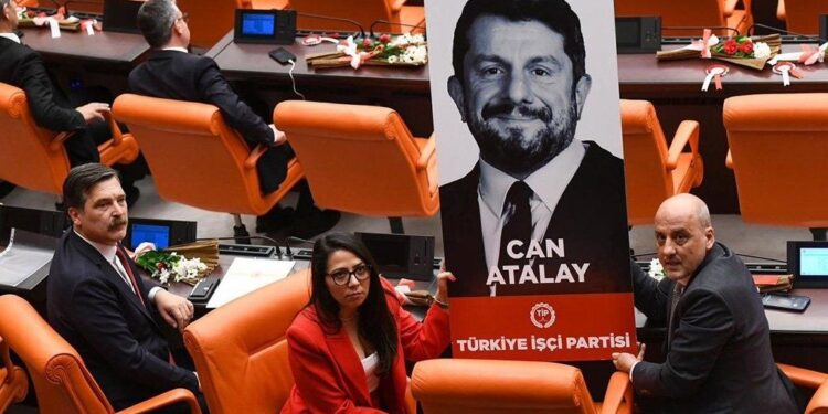 Avukatına göre TİP'ten vekil seçilen Gezi davası tutuklusu Can Atalay'ın bugün tahliye edilmesi bekleniyor.