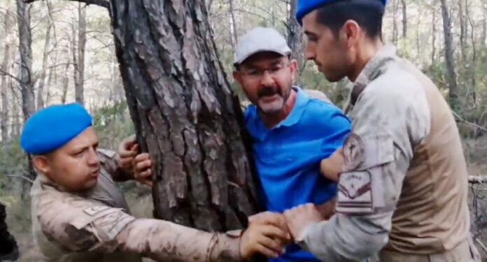 Muğla Milas’ta bulunan Akbelen Ormanı’na Limak Holding tarafından açılmak istenen maden sahasına karşı vatandaşlar.