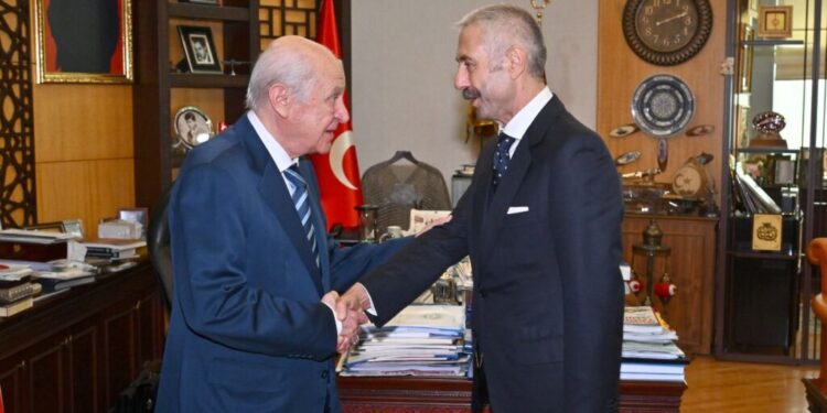 MHP lideri Bahçeli'yi ziyaret etmesiyle gündeme gelen organize suç örgütü lideri Sedat Şahin'in tahliyesinde yaşananlar yargının düştüğü durumu gözler önüne serdi.