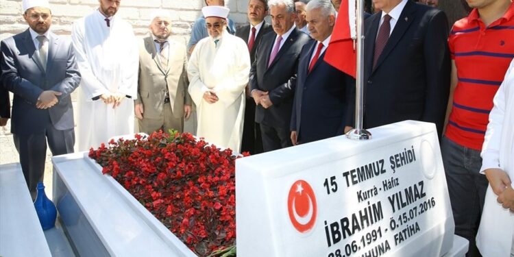 15 Temmuz 2016’da gerçekleşen kumpas ve kaos gecesinde İstanbul’da ‘darbeci’ askerler tarafından öldürüldüğü iddia edilen 9 kişinin başka sebeplerle öldüğü ortaya çıktı.