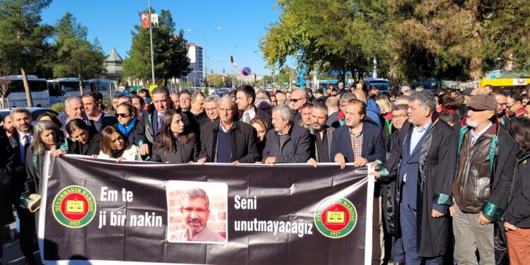 Katledilen Diyarbakır Barosu Başkanı Tahir Elçi, sekizinci ölüm yıl dönümünde anılıyor.