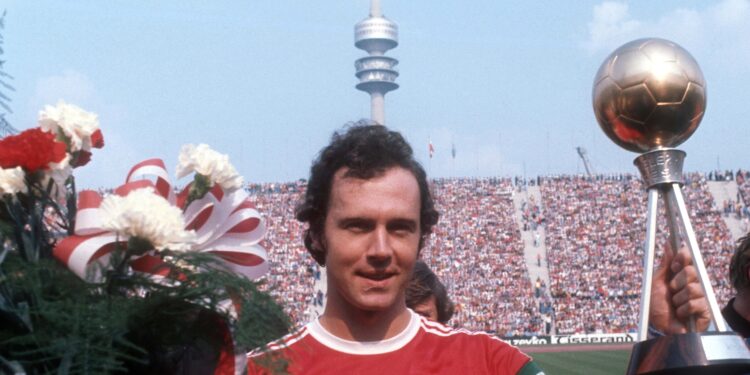 Beckenbauer, 2 kez Ballon D’Or, 1 kez Dünya Kupası, 1 kez Avrupa Şampiyonluğu ve 3 kez de Şampiyon Kulüpler Kupası’nı kazandı.