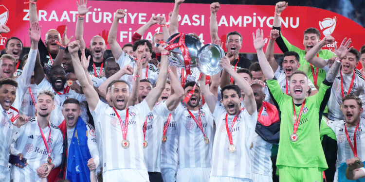 Beşiktaş ile Trabzonspor, Ziraat Türkiye Kupası finalinde karşı karşıya geldi. (Depo Photos).